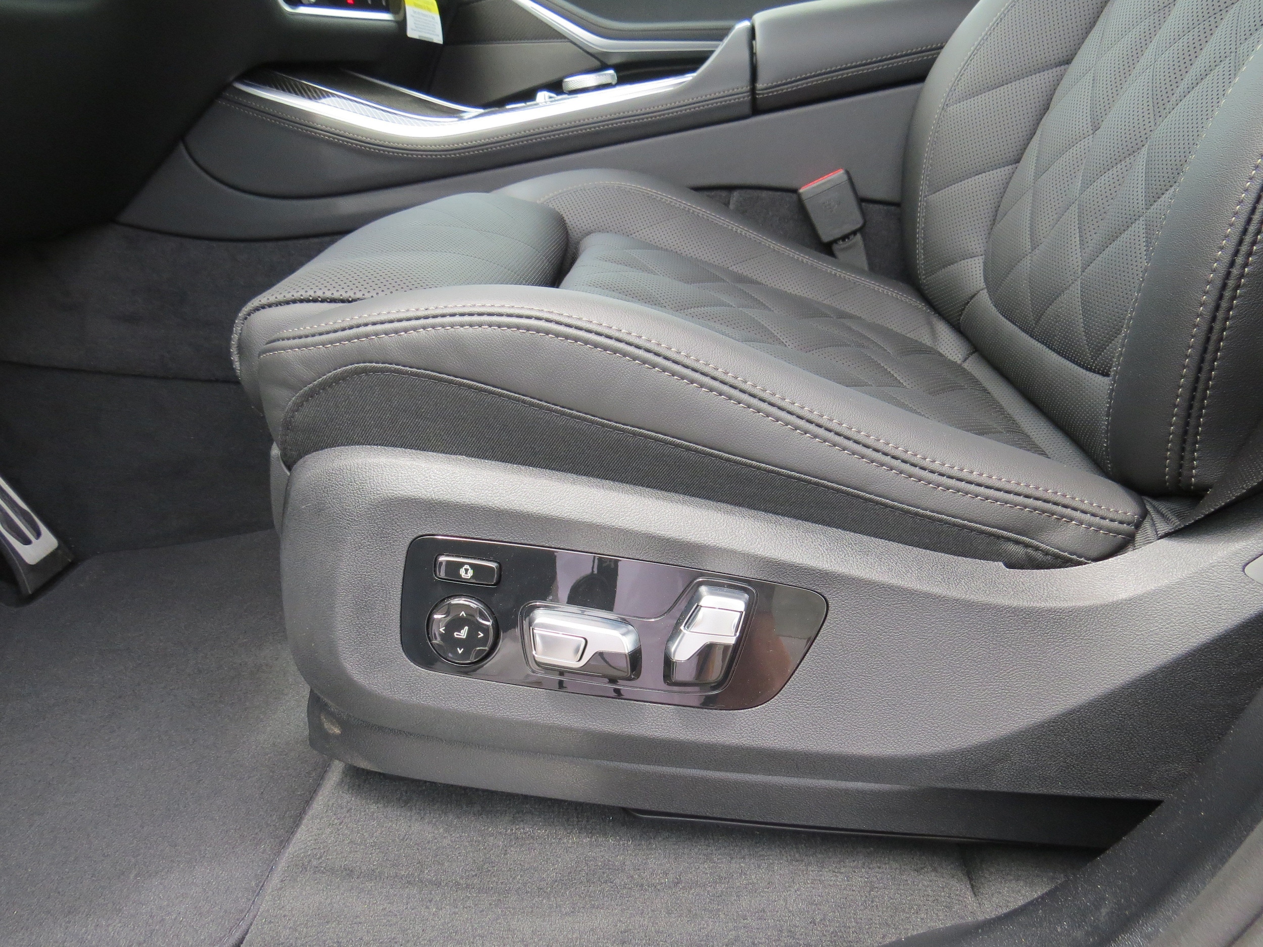 2026 BMW X5 M60i - Photo 14