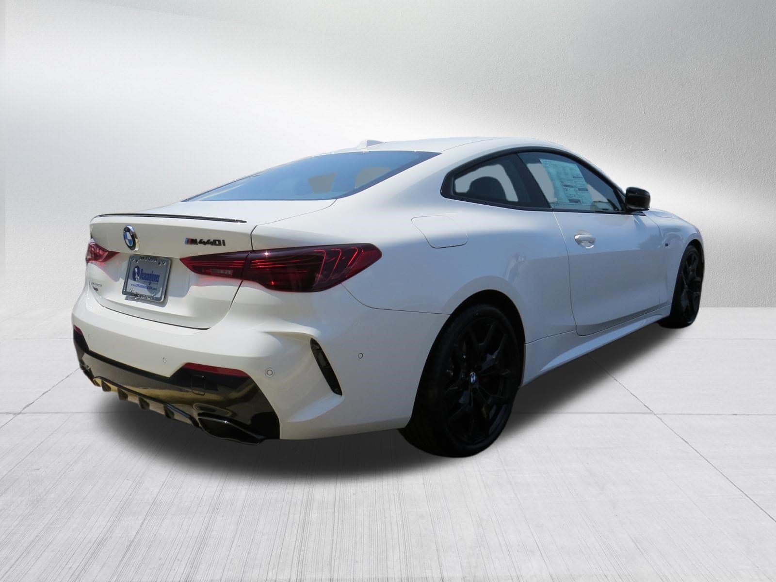 2026 BMW 4 Series M440i - Photo 8