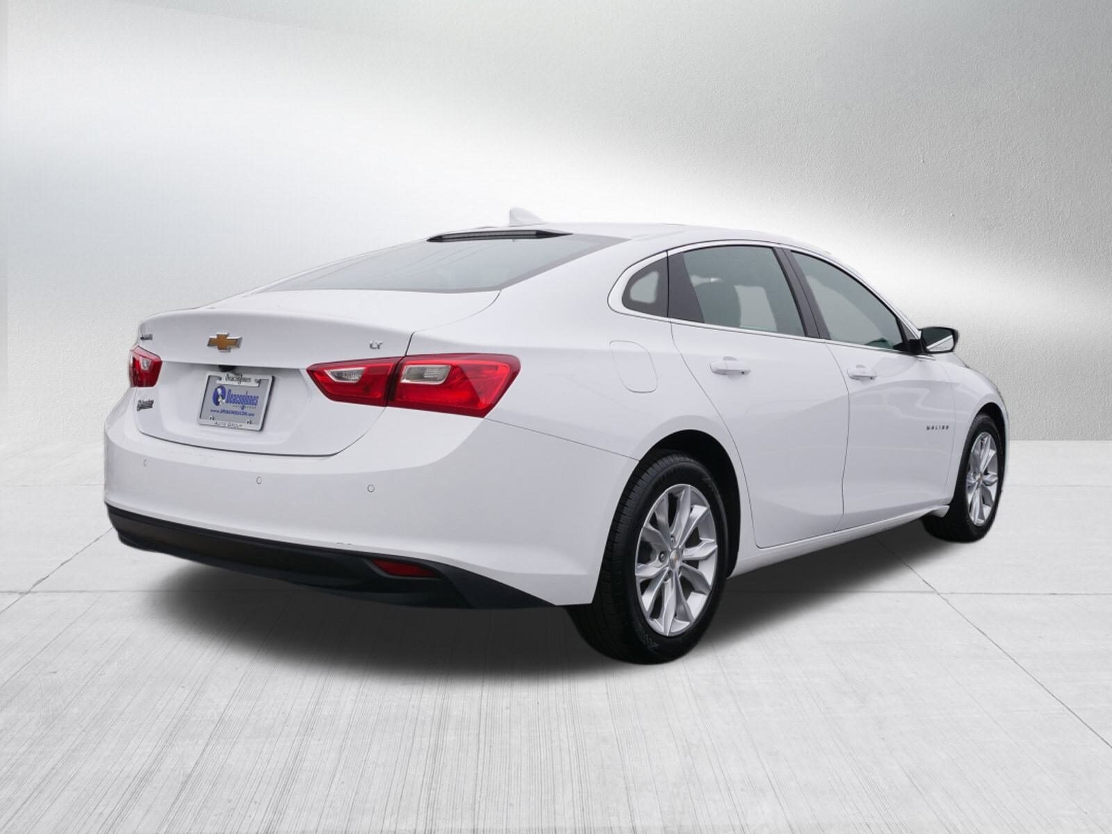 2024 Chevrolet Malibu 1LT photo 2