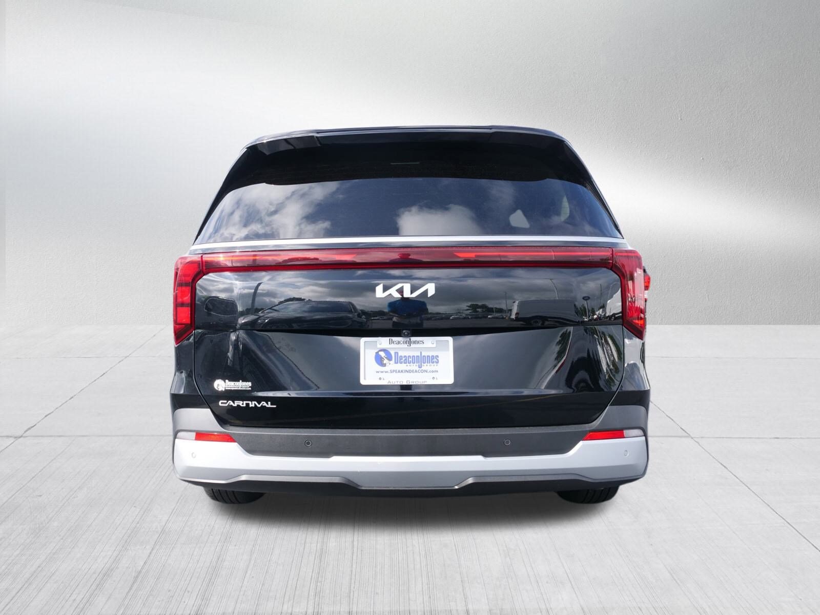 2025 Kia Carnival LXS photo 4