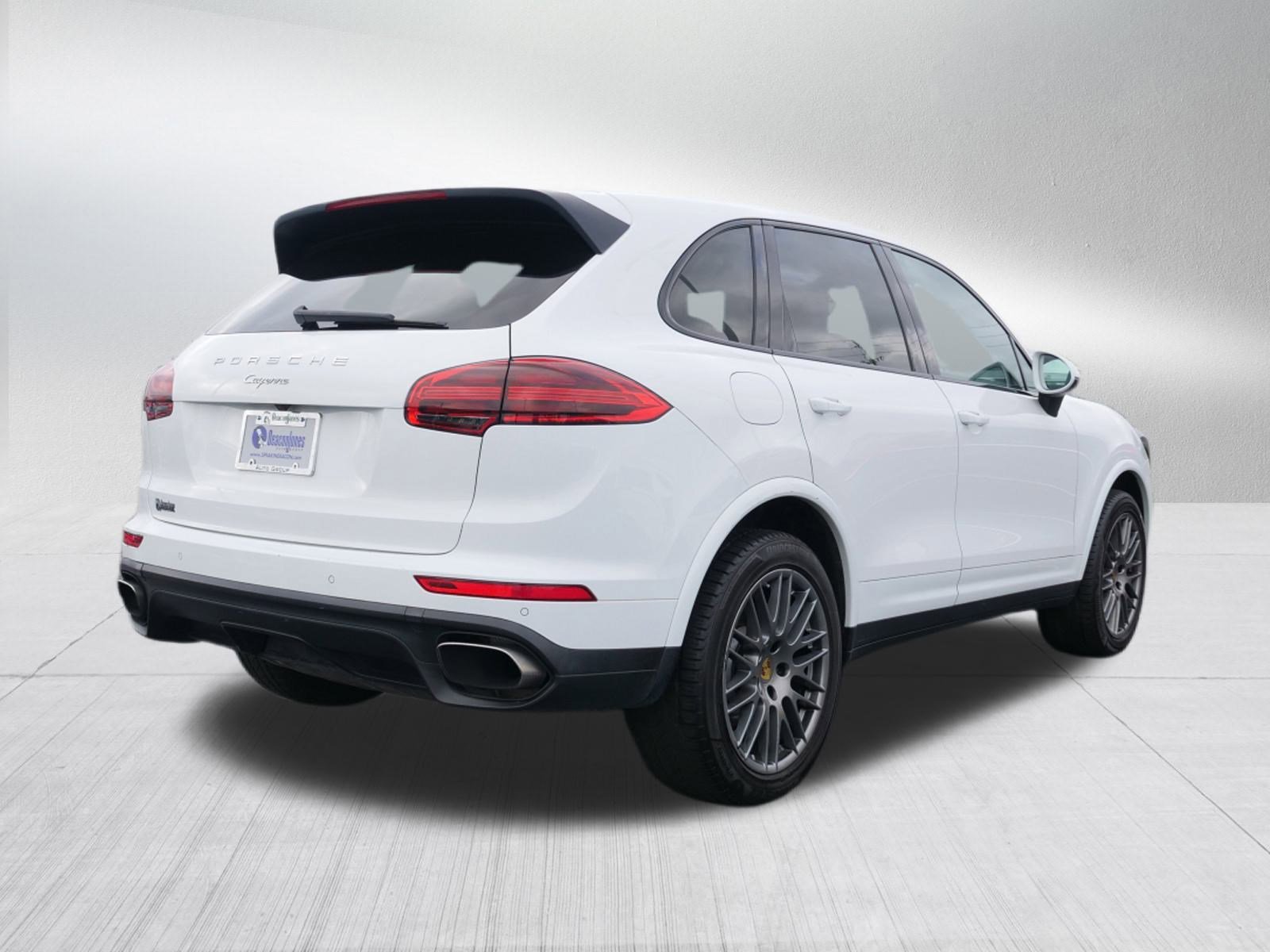 2018 Porsche Cayenne Base photo 3