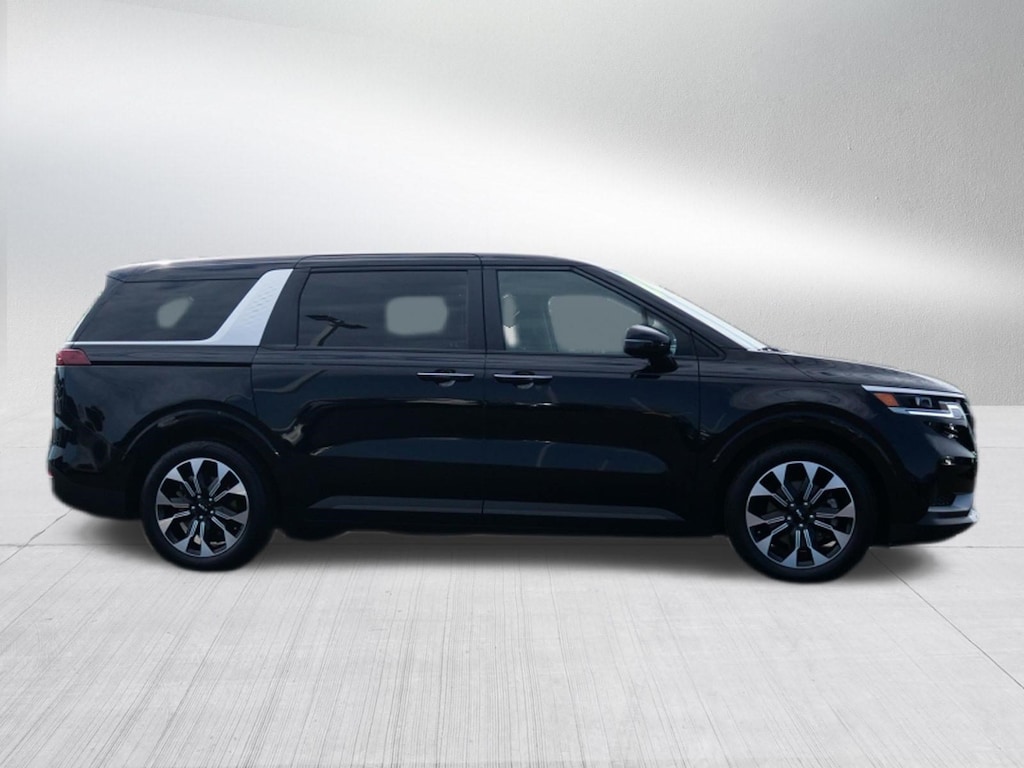 Used 2024 Kia Carnival EX MPV