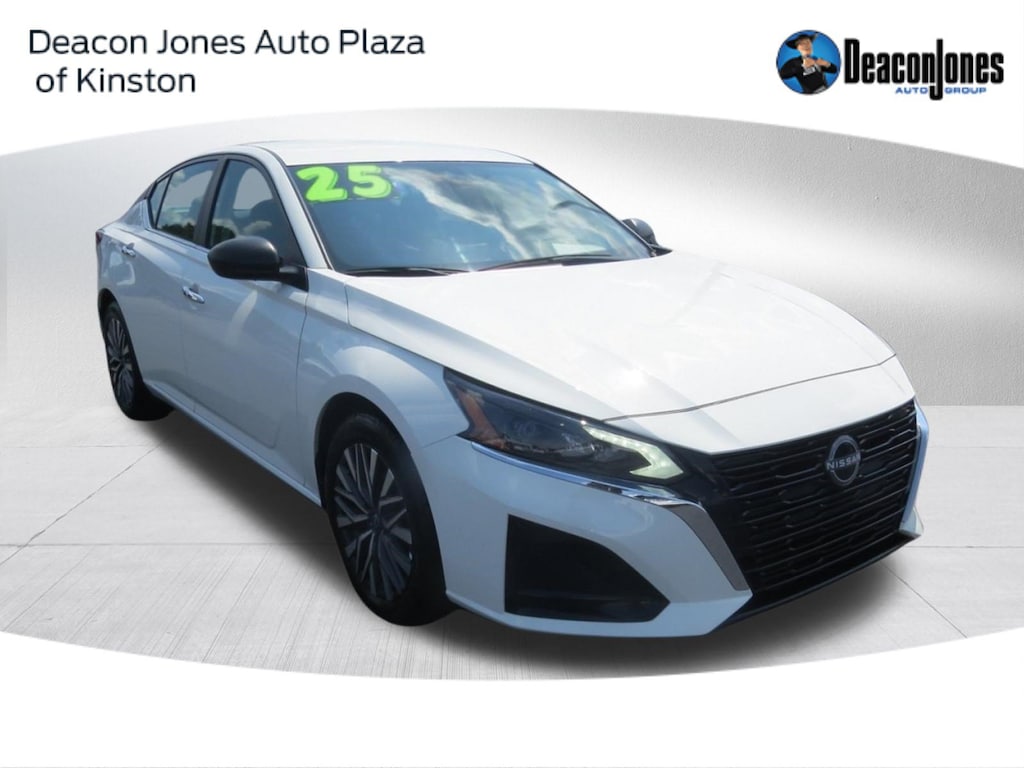 Used 2025 Nissan Altima SV Sedan