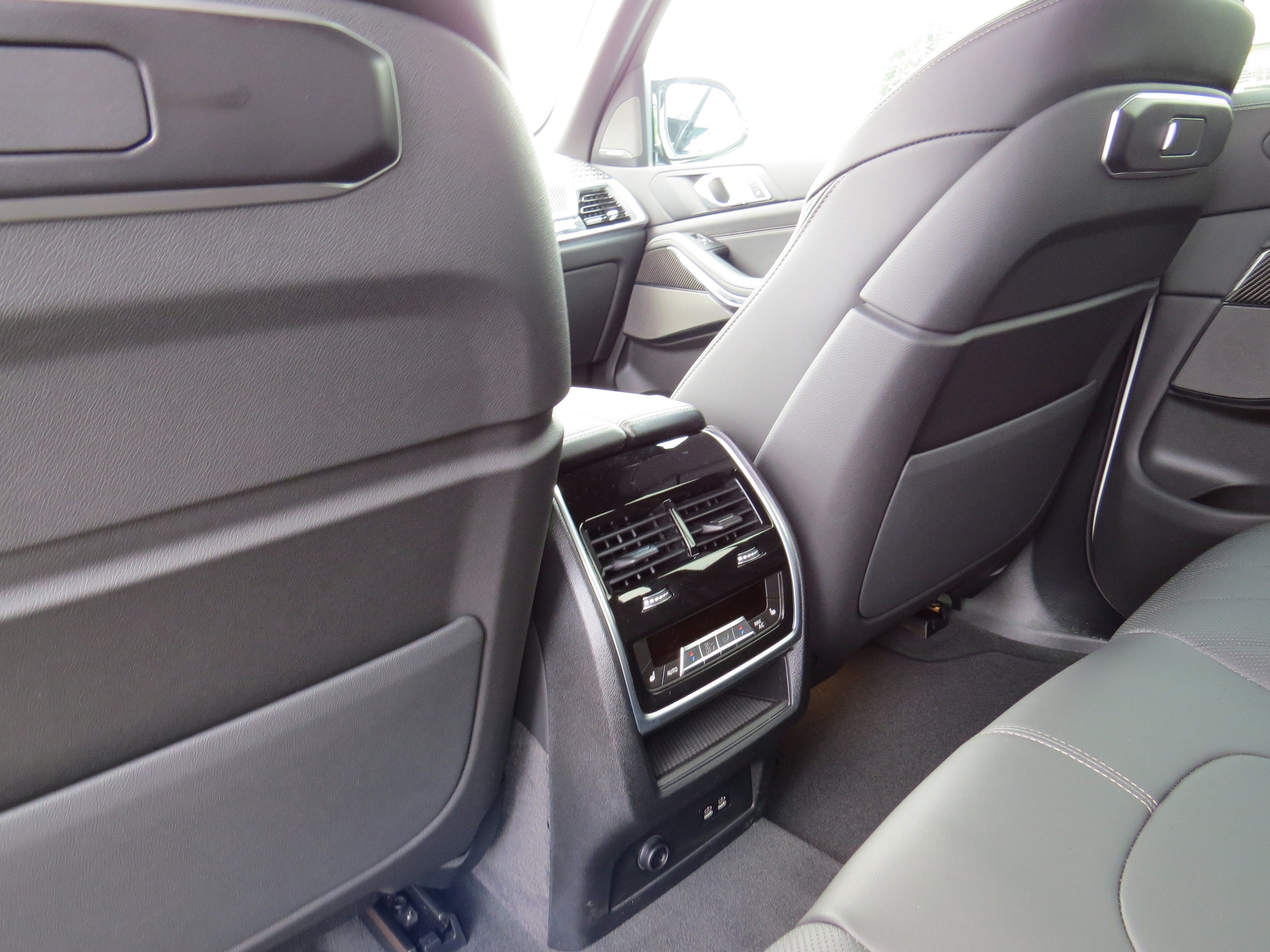 2026 BMW X5 M60i - Photo 12