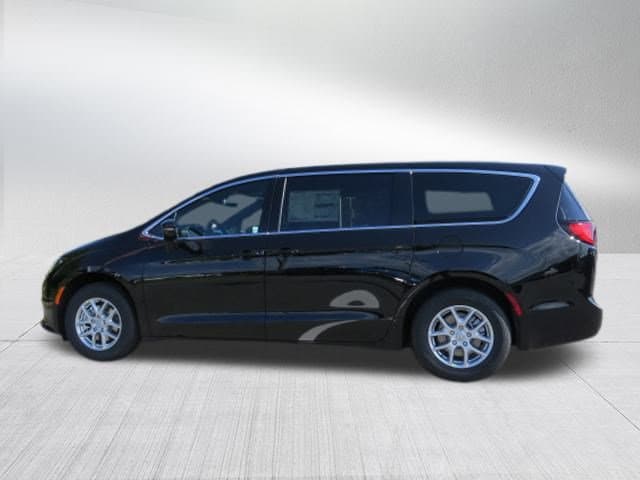 2025 Chrysler Voyager LX - Photo 7