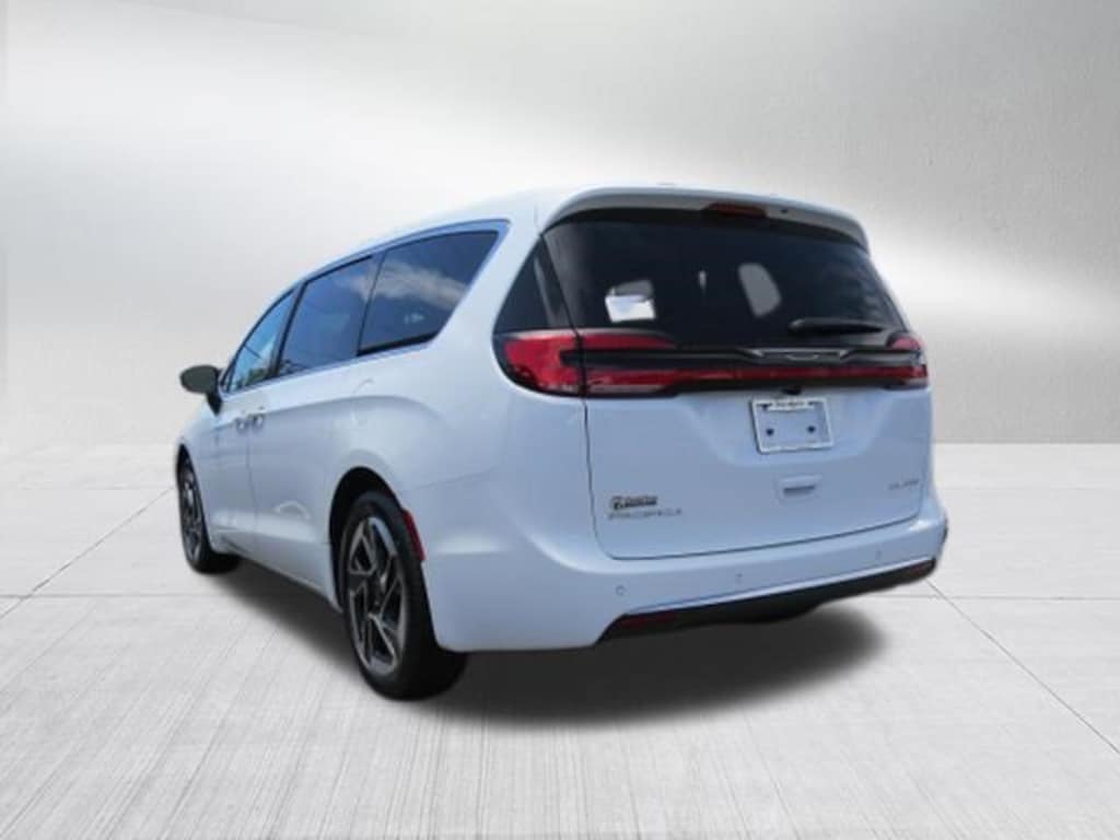 New 2027 Chrysler Pacifica Limited Passenger Van