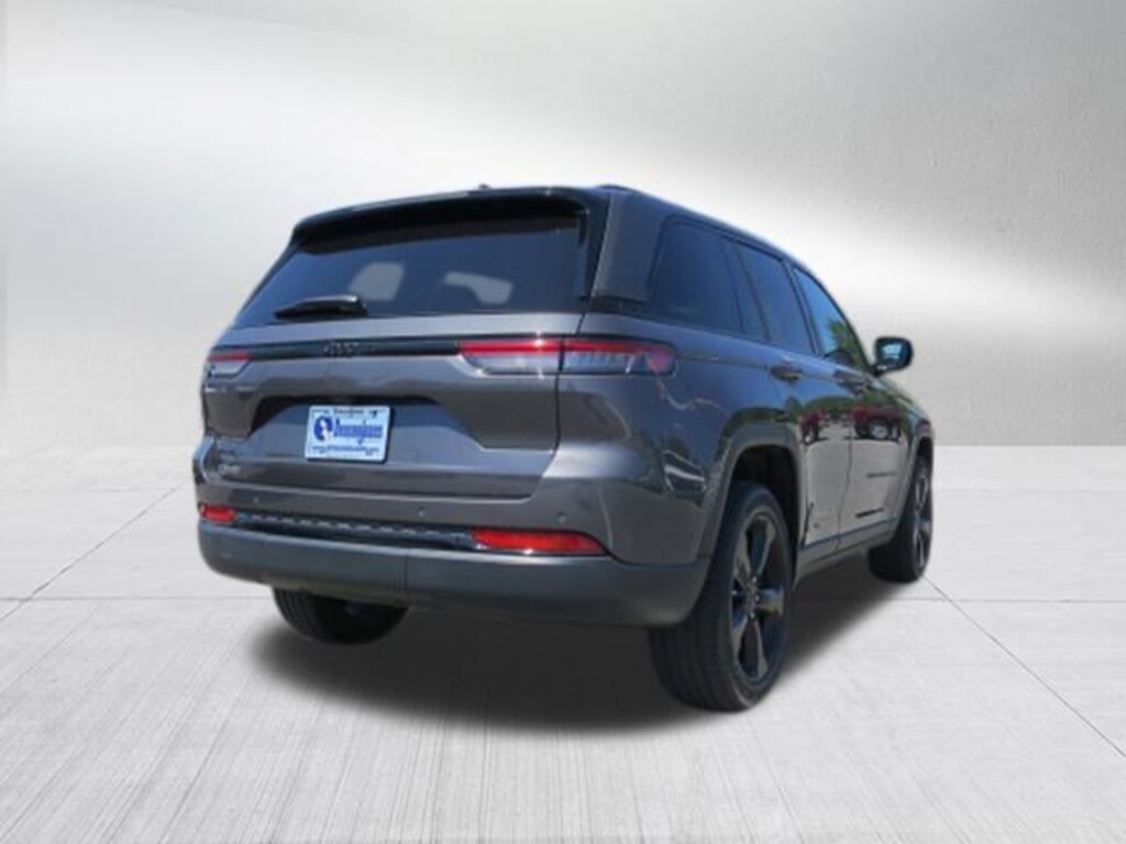 Used 2023 Jeep Grand Cherokee Laredo SUV
