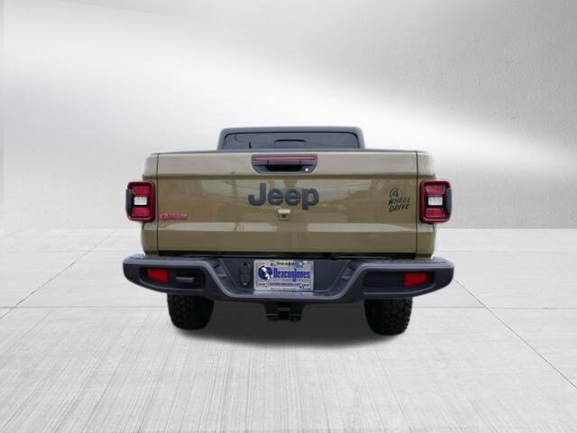 2025 Jeep Gladiator Willys photo 3