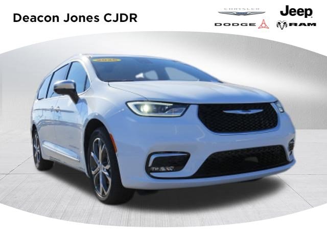 2026 Chrysler Pacifica Pinnacle's photo