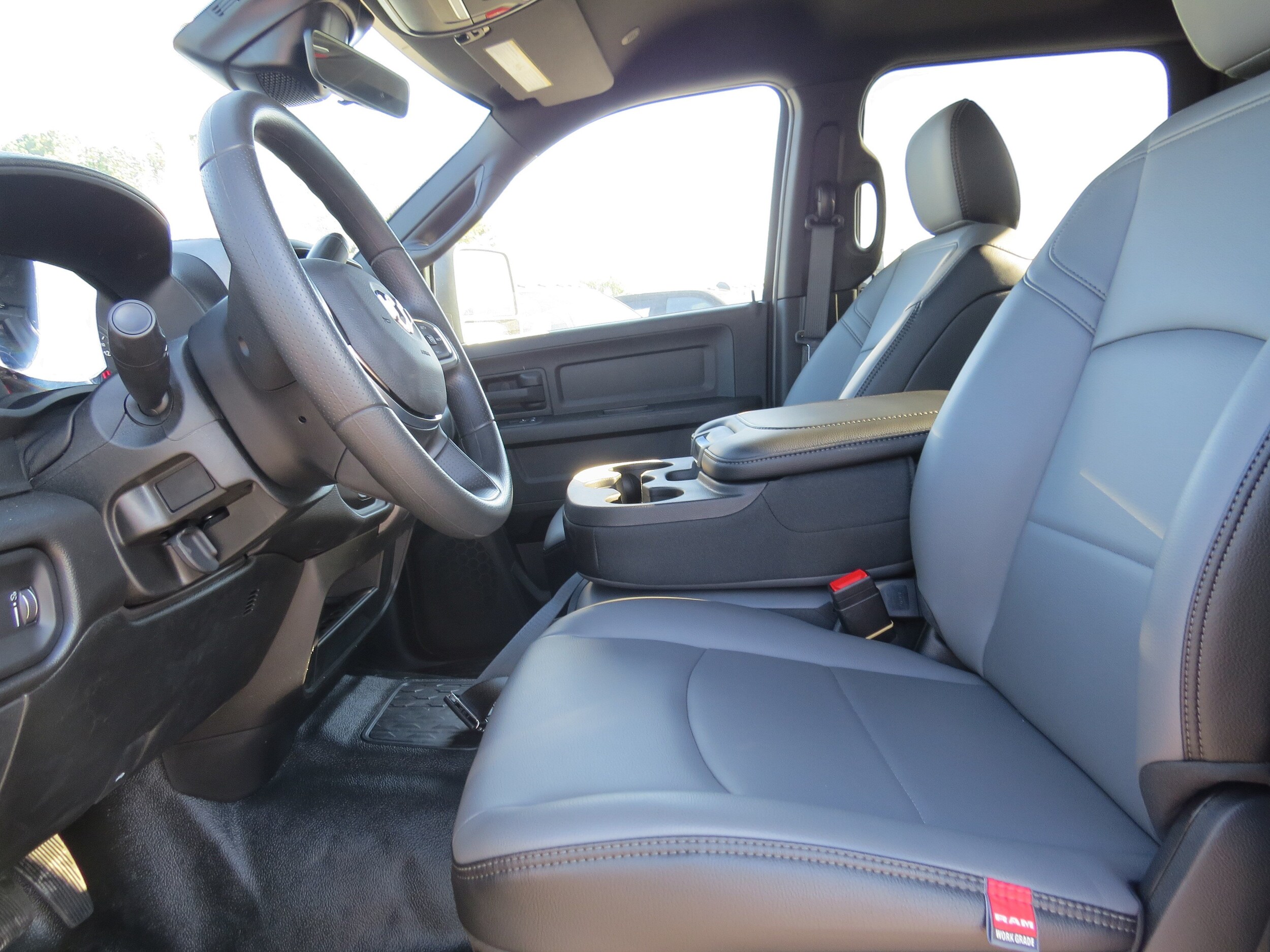 2026 RAM 3500 Chassis Tradesman - Photo 17