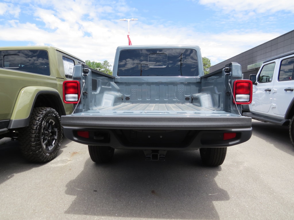 New 2026 Jeep Gladiator Sahara Pickup