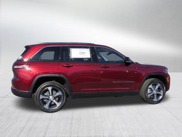 2023 Jeep Cherokee Base photo 2