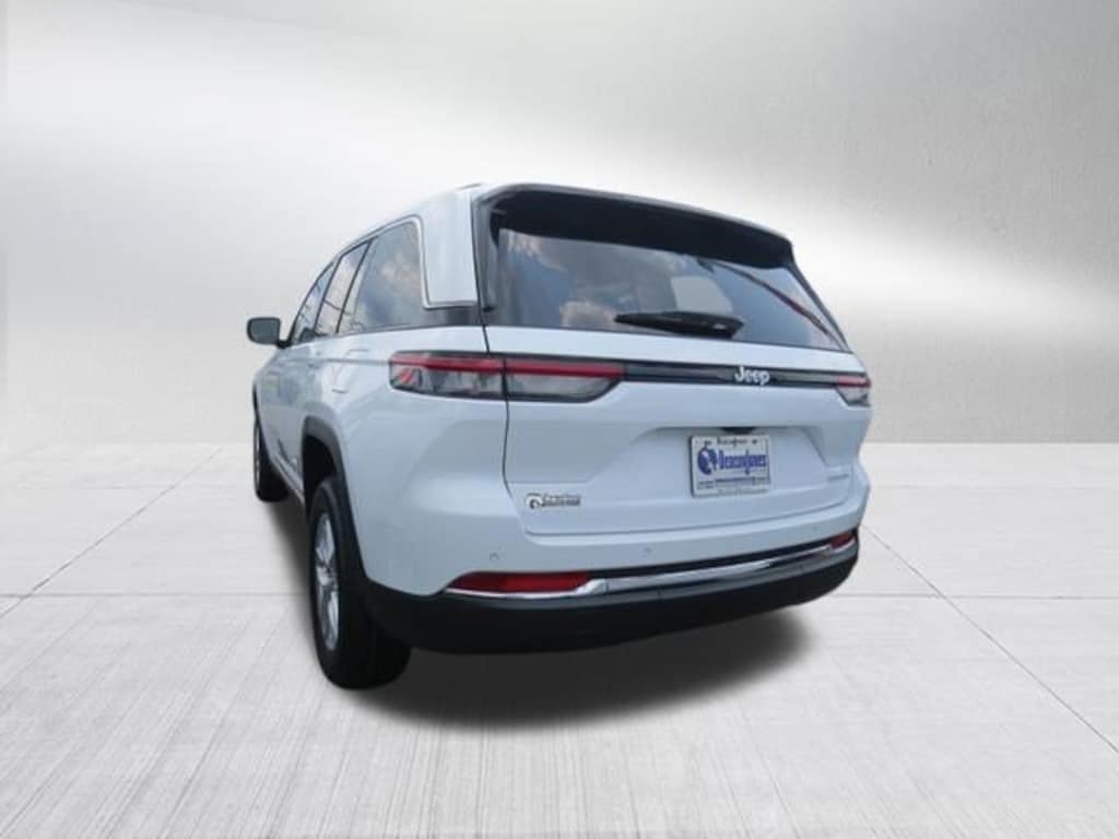 New 2026 Jeep Grand Cherokee LAREDO 4X2 Sport Utility