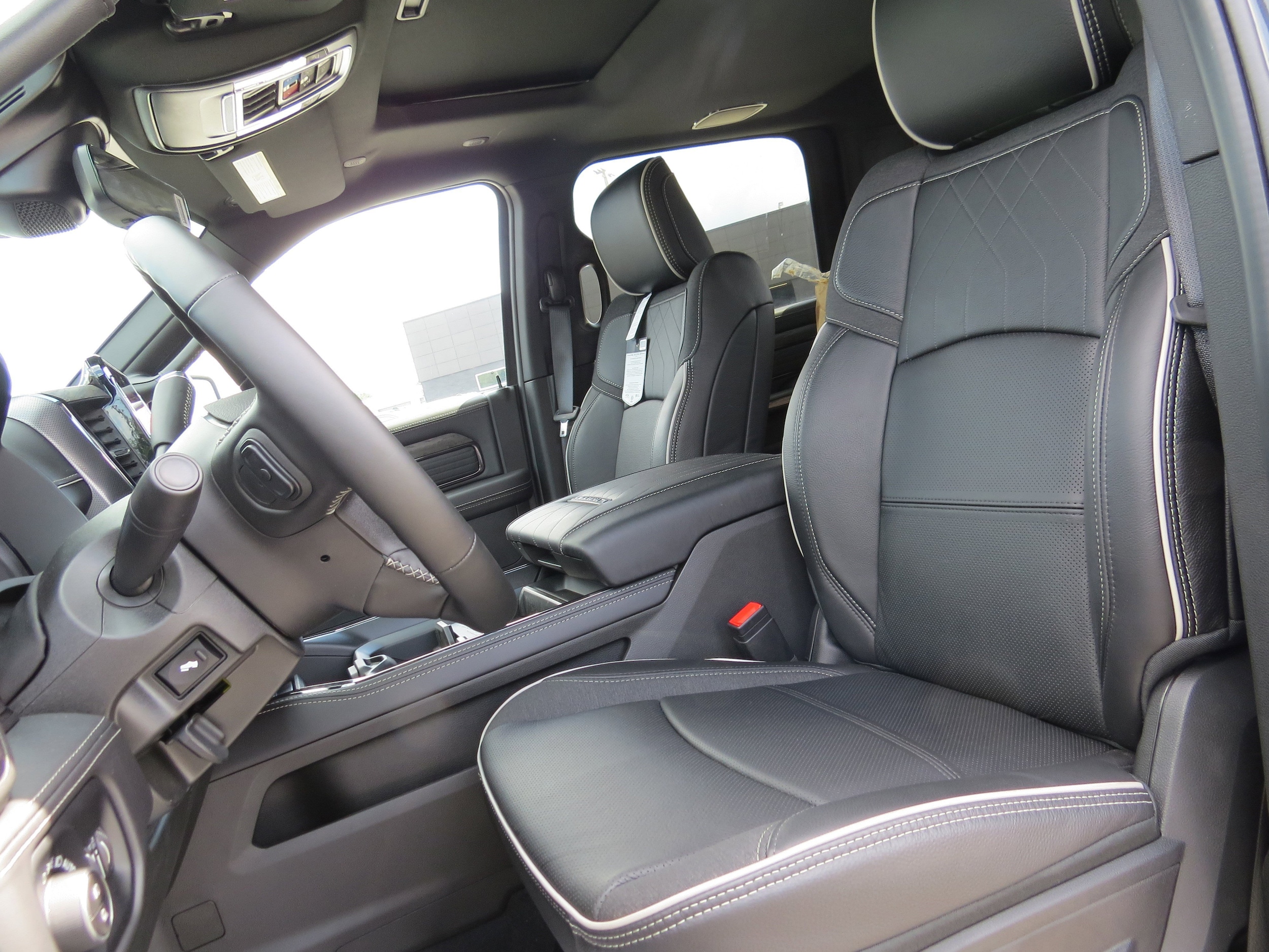2025 RAM 3500 Limited - Photo 20