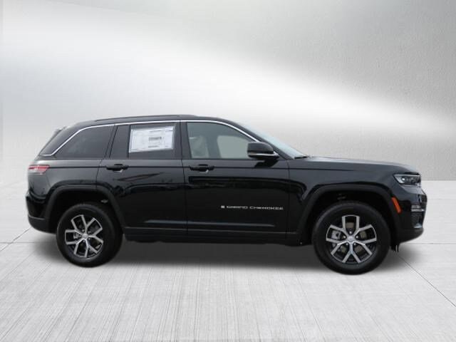 2025 Jeep Grand Cherokee Limited photo 2