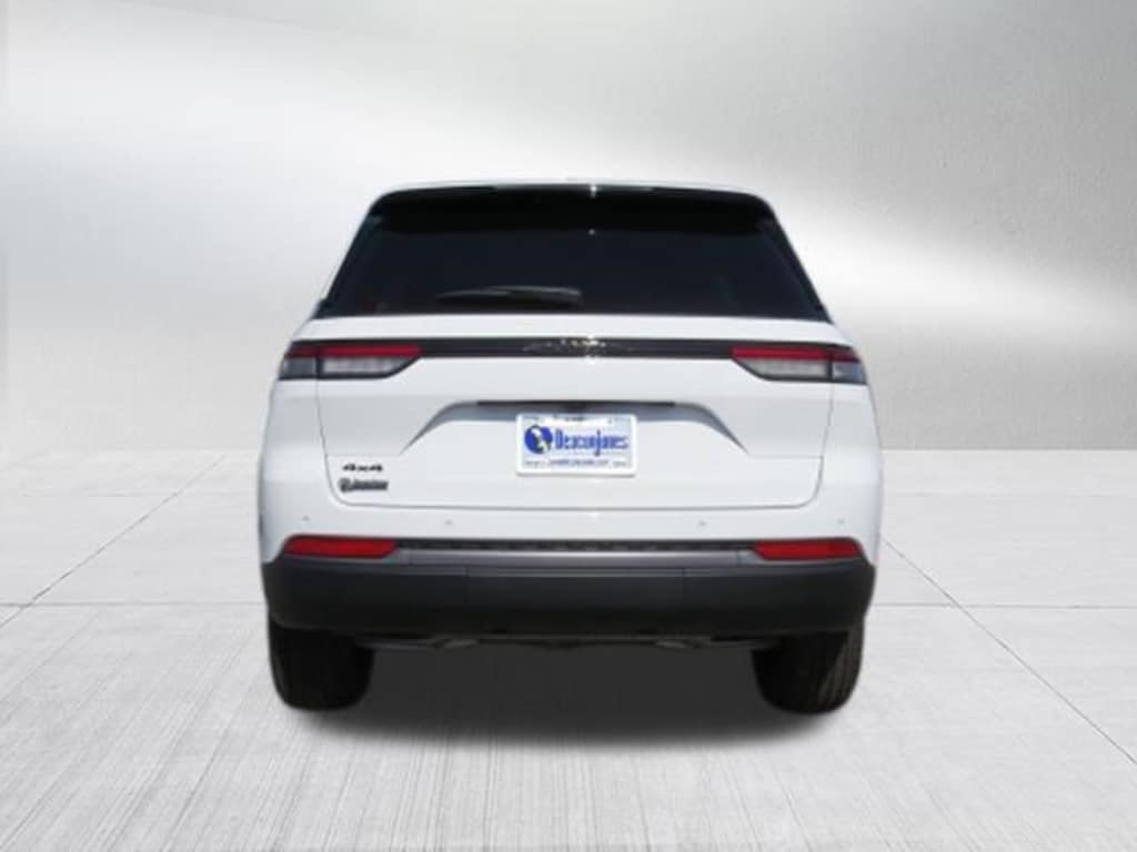 New 2026 Jeep Grand Cherokee Laredo Altitude Sport Utility