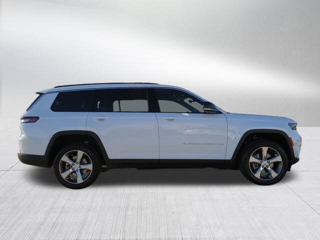 2025 Jeep Grand Cherokee Limited photo 2