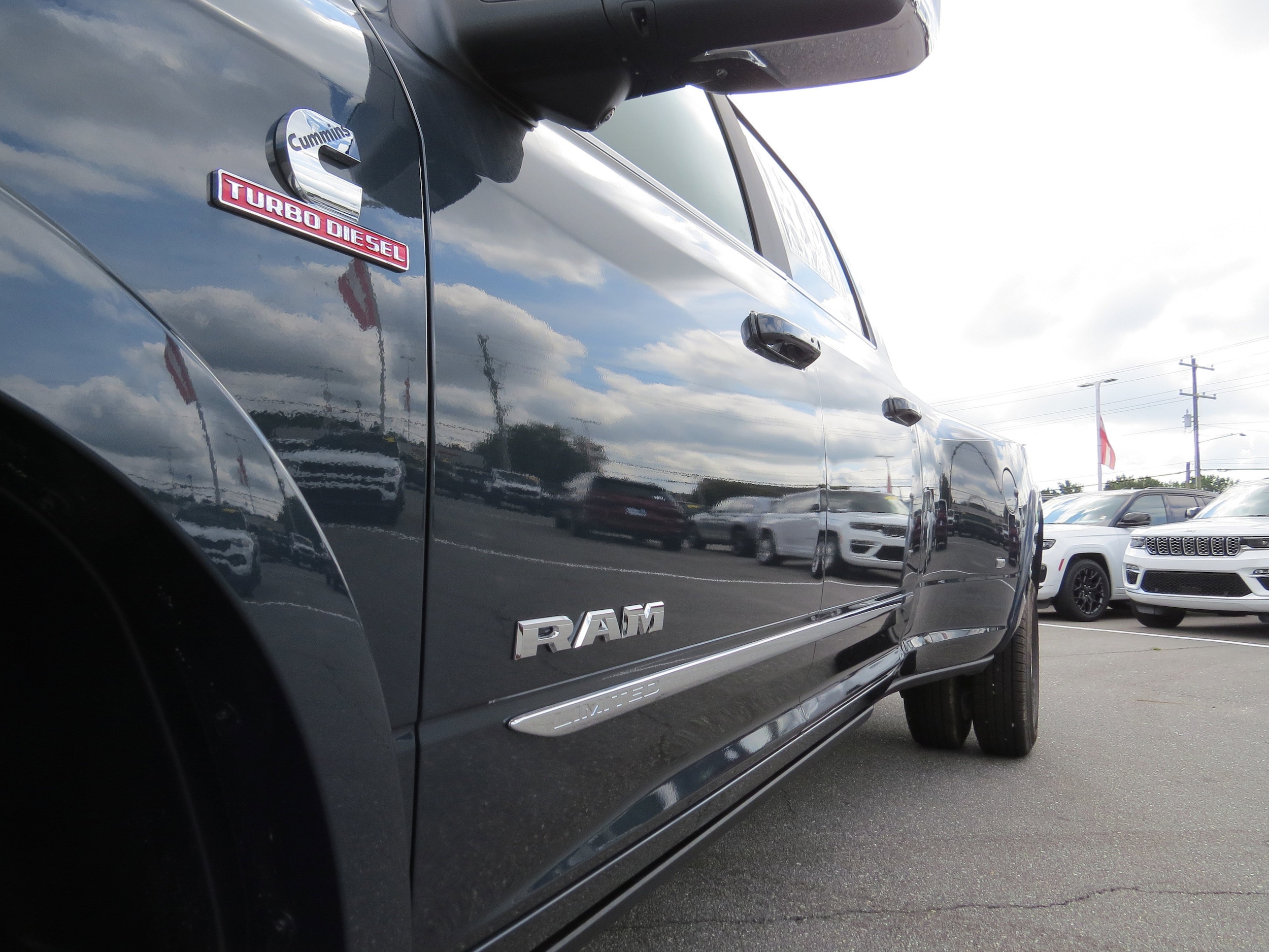 2025 RAM 3500 Limited - Photo 16