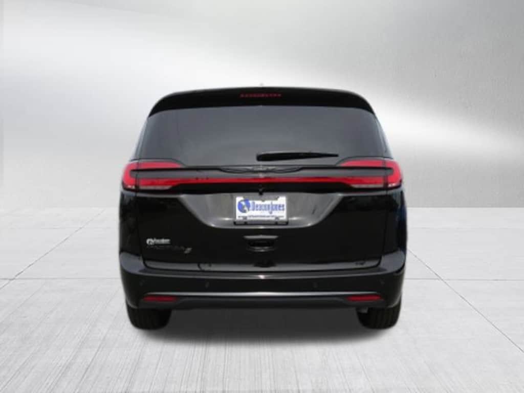 New 2026 Chrysler Pacifica Select Passenger Van