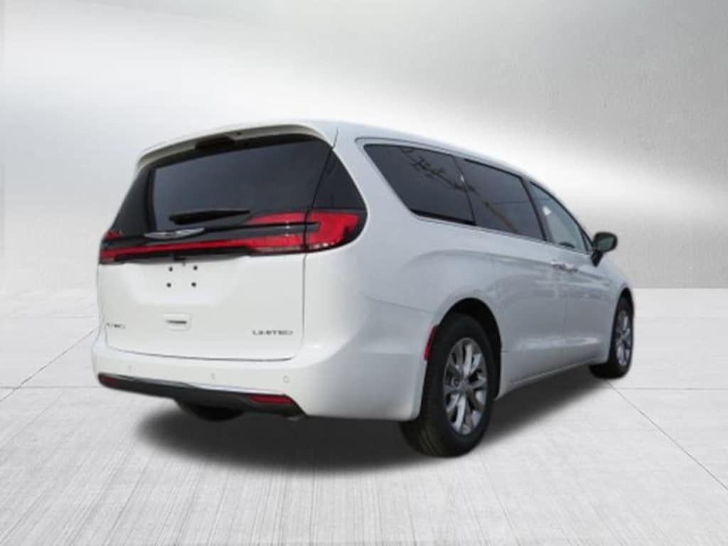 New 2026 Chrysler Pacifica Limited Passenger Van