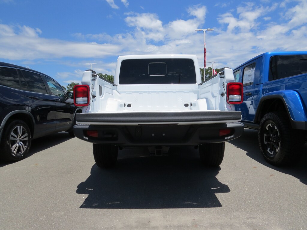 New 2026 Jeep Gladiator Sahara Pickup