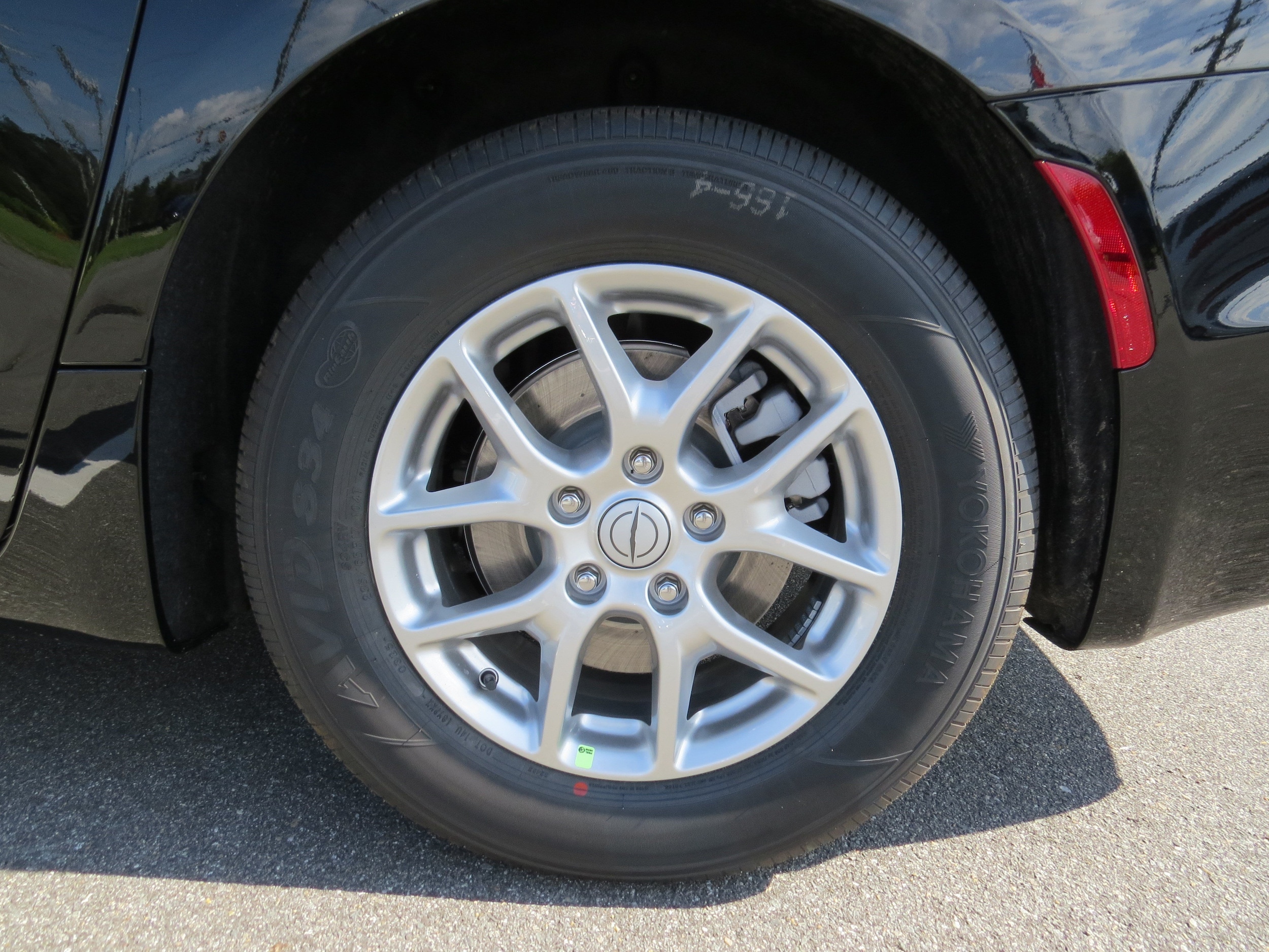 2025 Chrysler Voyager LX - Photo 12