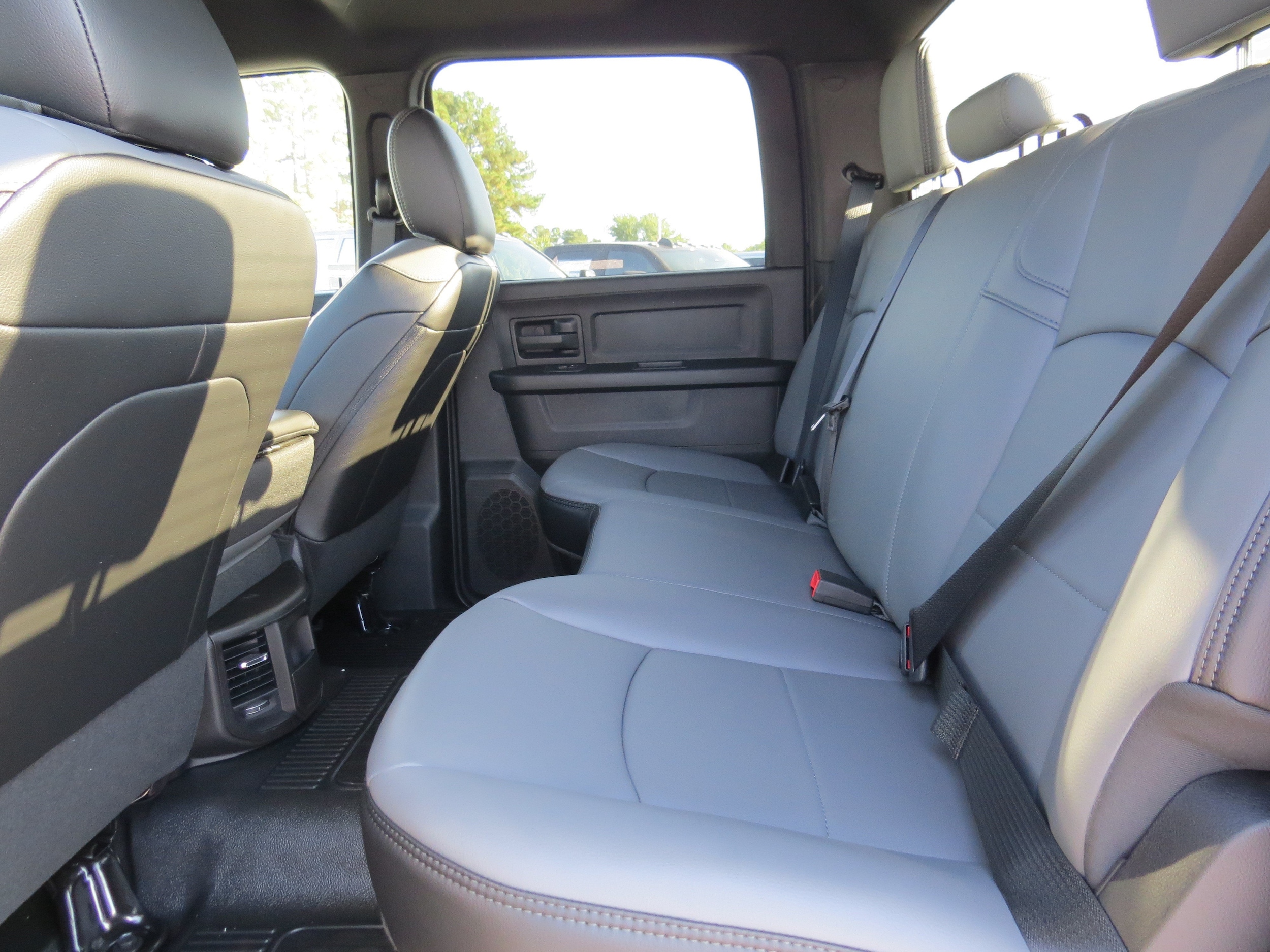 2026 RAM 3500 Chassis Tradesman - Photo 16