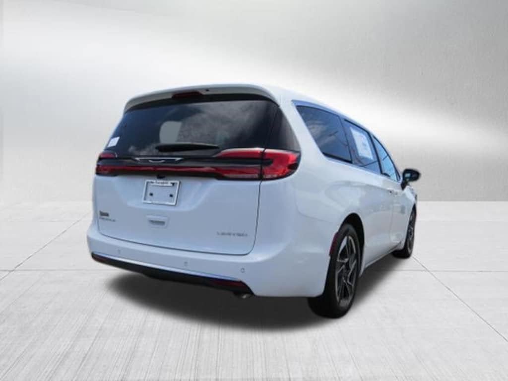 New 2027 Chrysler Pacifica Limited Passenger Van