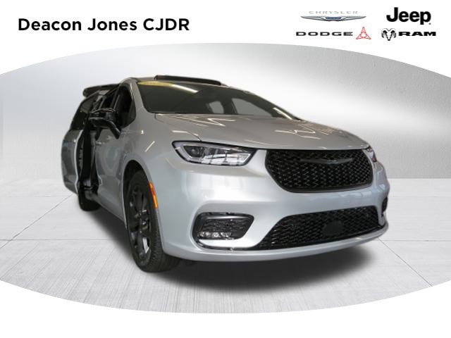 2026 Chrysler Pacifica Select's photo