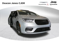 2026 Chrysler Pacifica Select Passenger Van