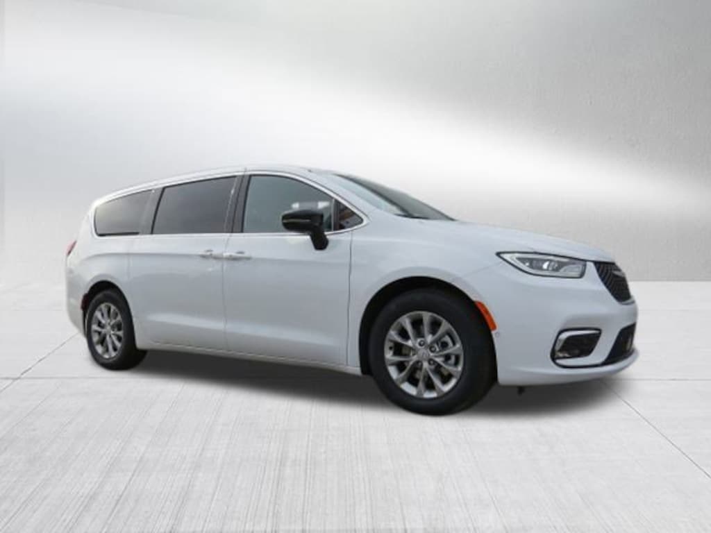 New 2026 Chrysler Pacifica Limited Passenger Van