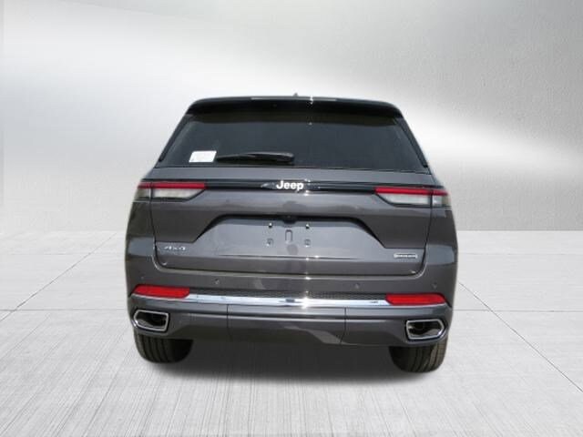 2025 Jeep Grand Cherokee Overland photo 4