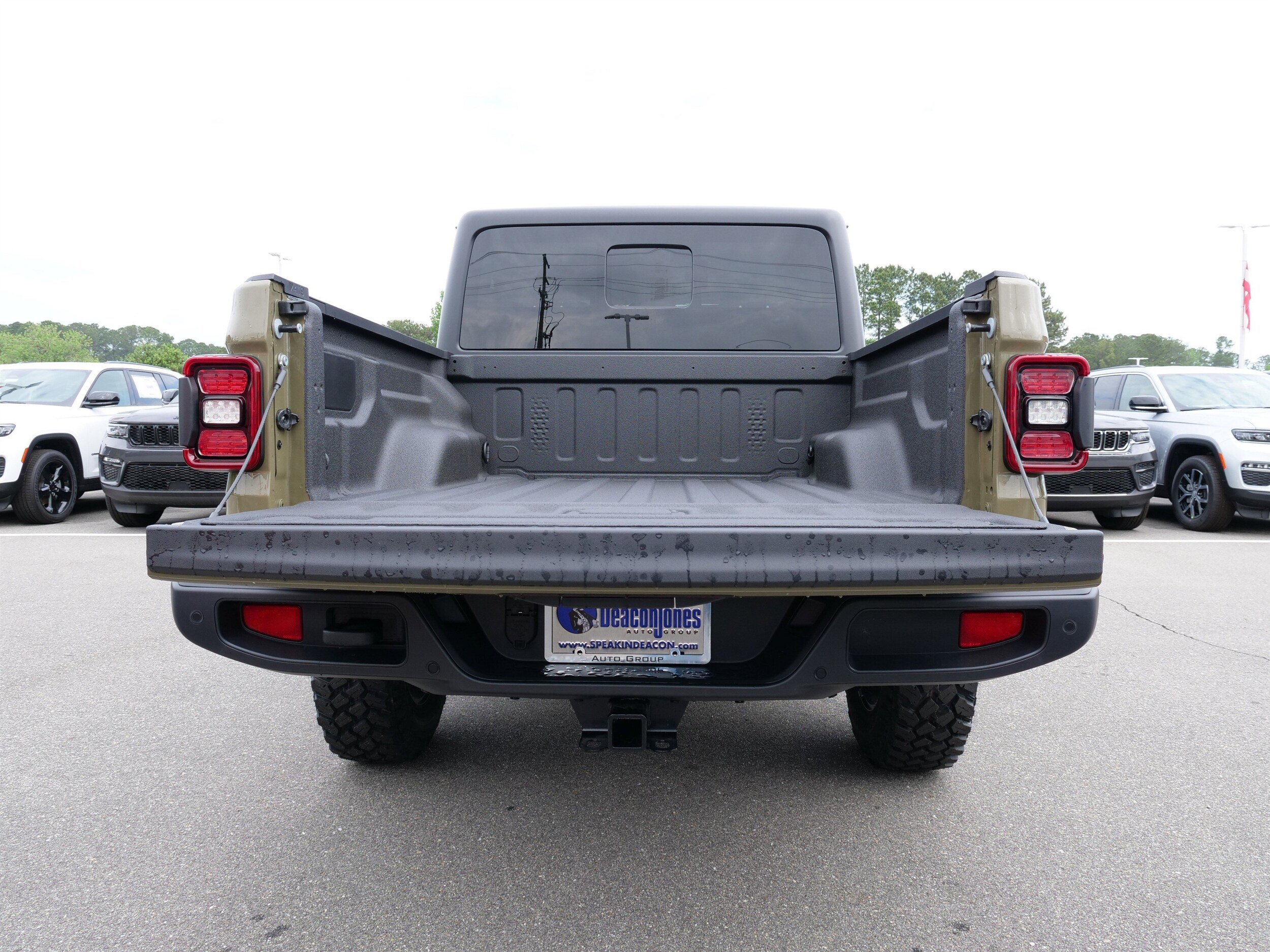 2025 Jeep Gladiator Willys photo 4