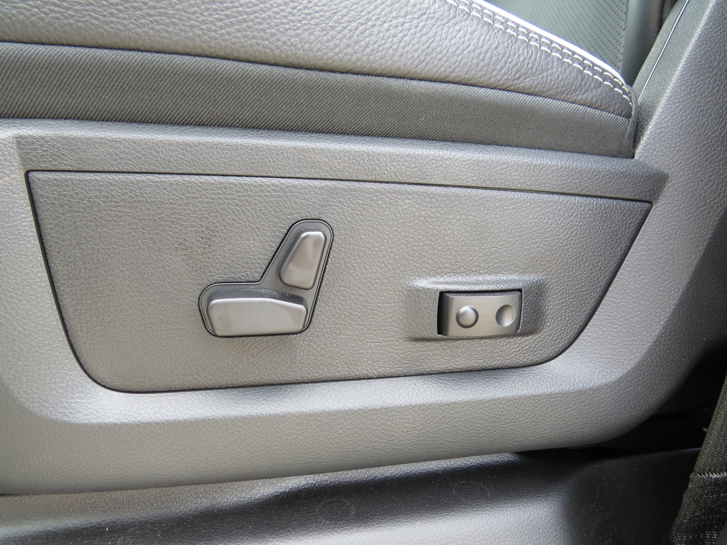 2025 RAM 3500 Limited - Photo 21