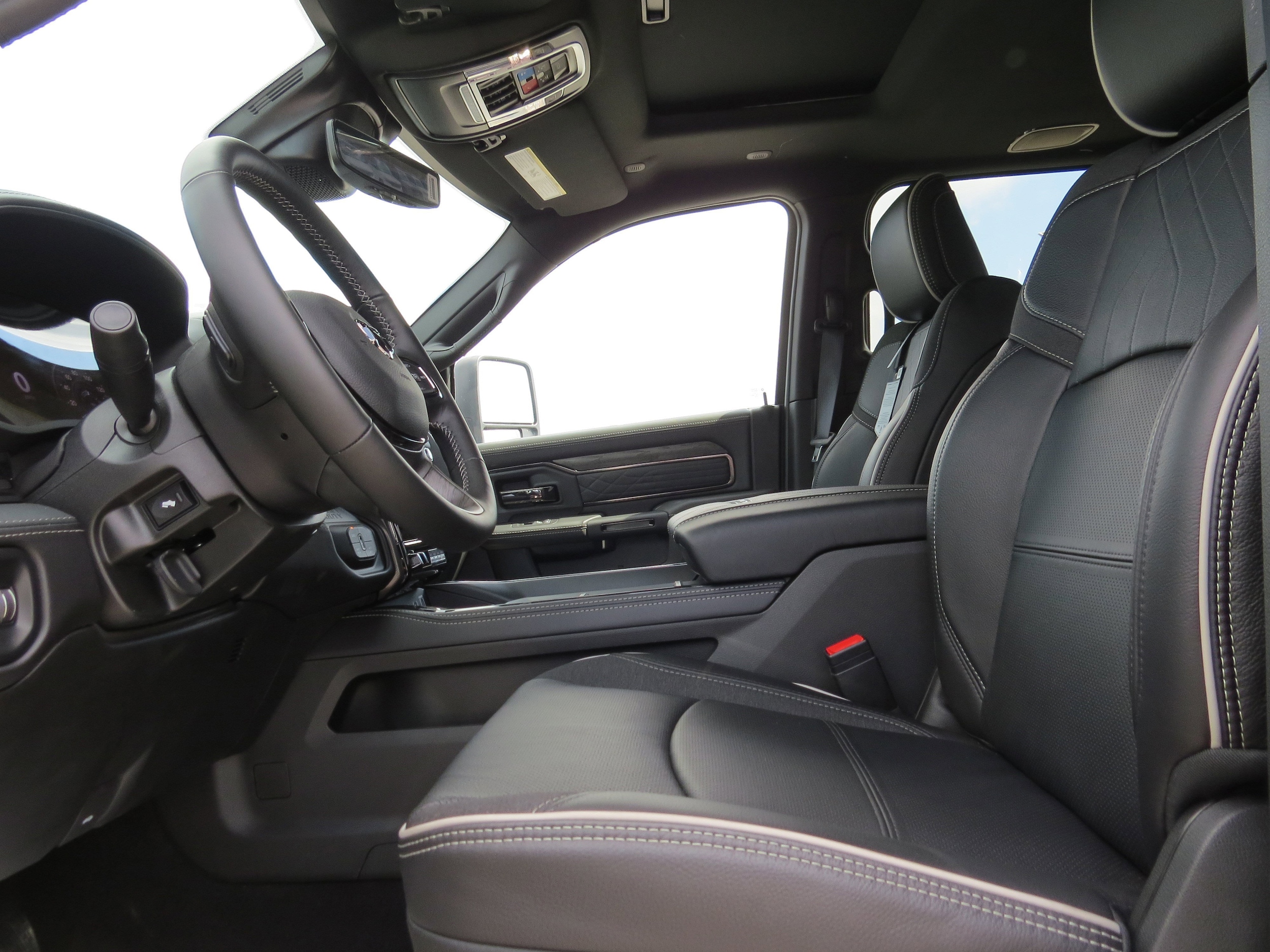 2025 RAM 3500 Limited - Photo 19
