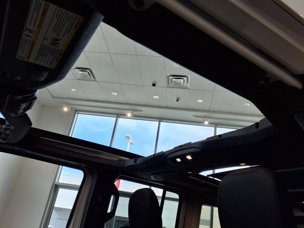 2025 Jeep Wrangler 4-Door Rubicon 392 Final Edition - Photo 17