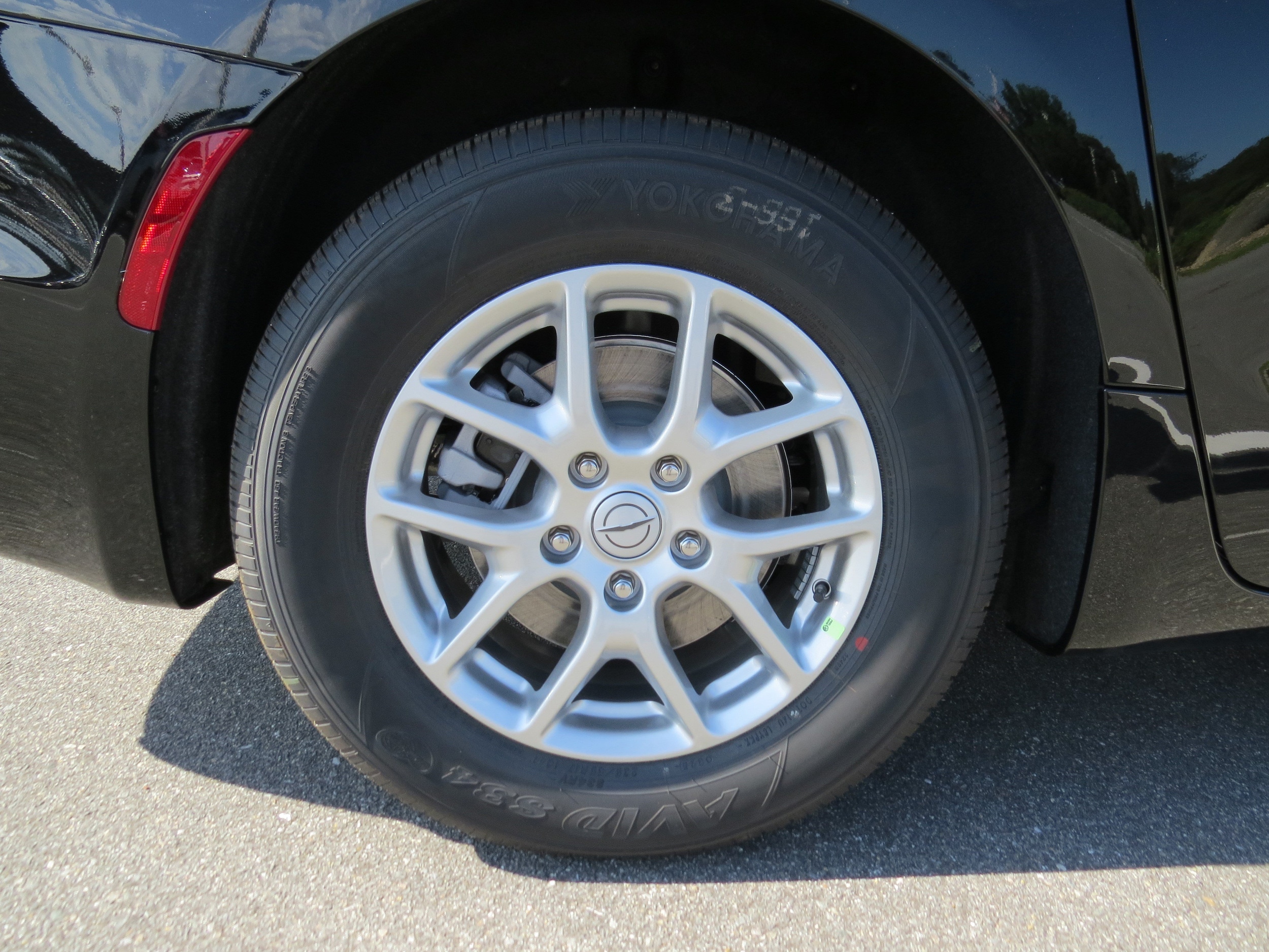 2025 Chrysler Voyager LX - Photo 11