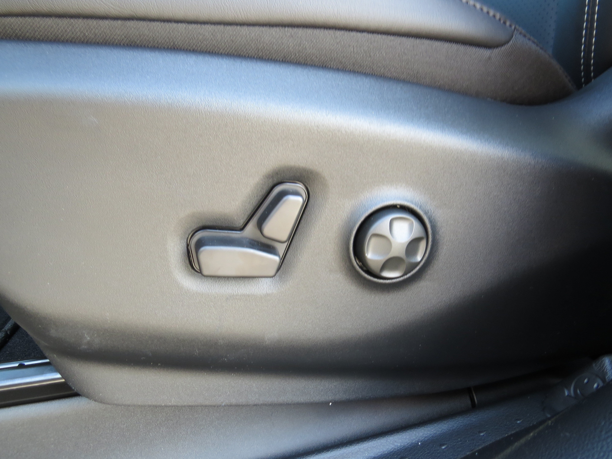 2025 Chrysler Voyager LX - Photo 19