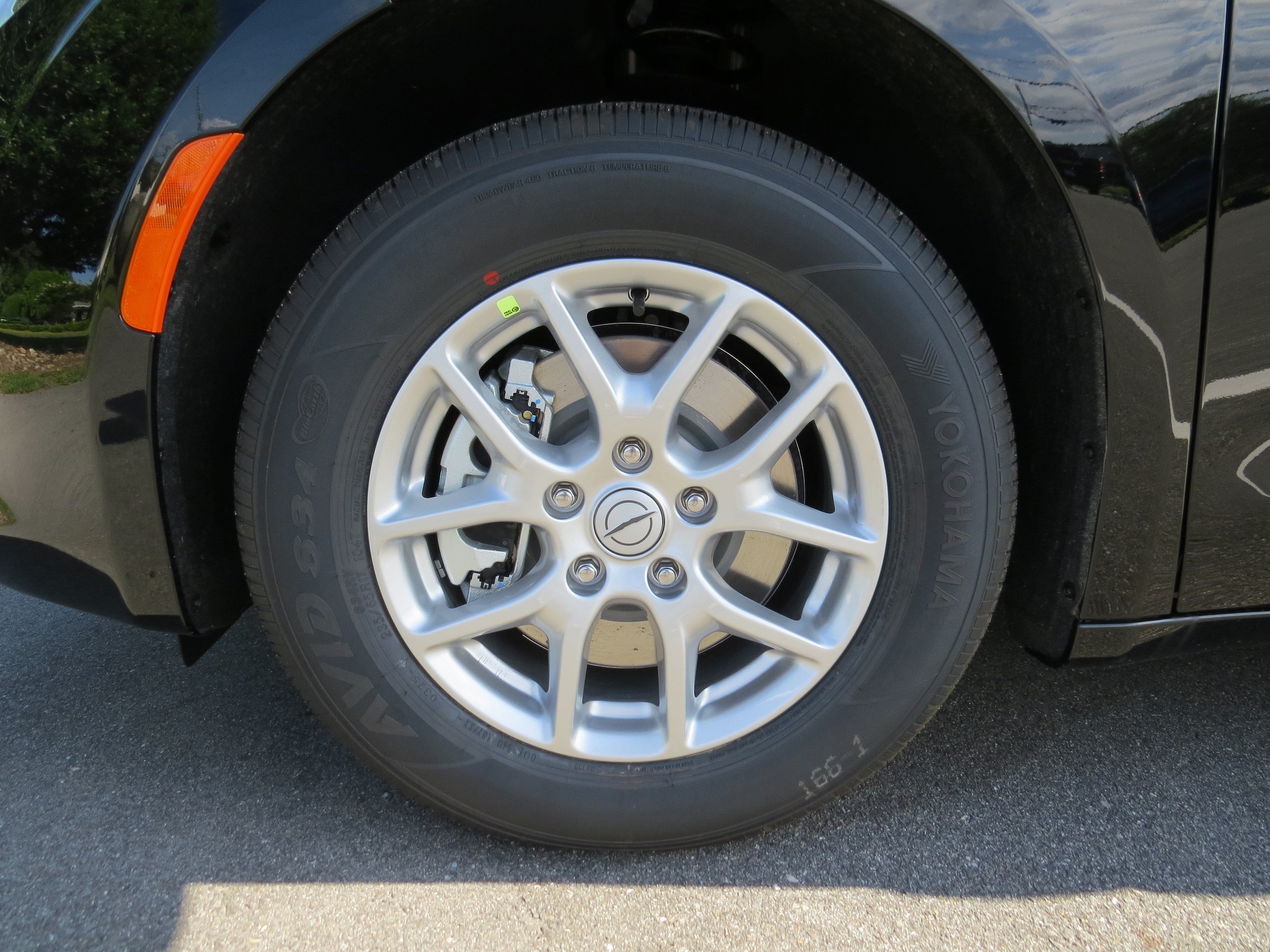 2025 Chrysler Voyager LX - Photo 13