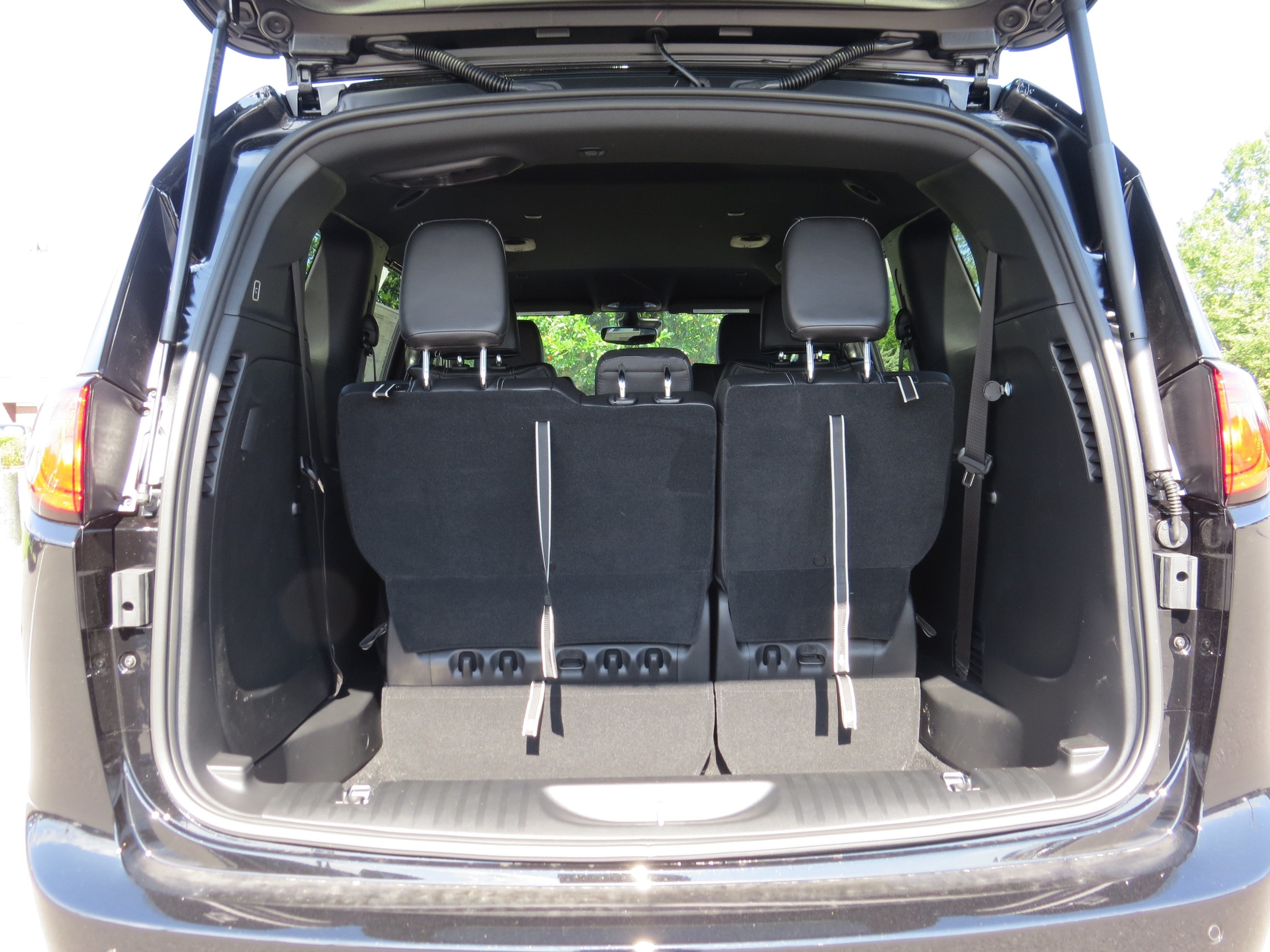 2025 Chrysler Voyager LX - Photo 14