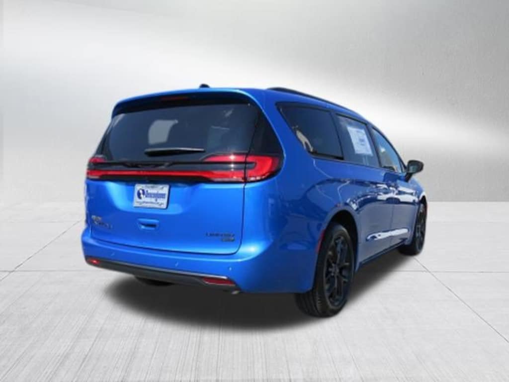 New 2027 Chrysler Pacifica Limited Passenger Van