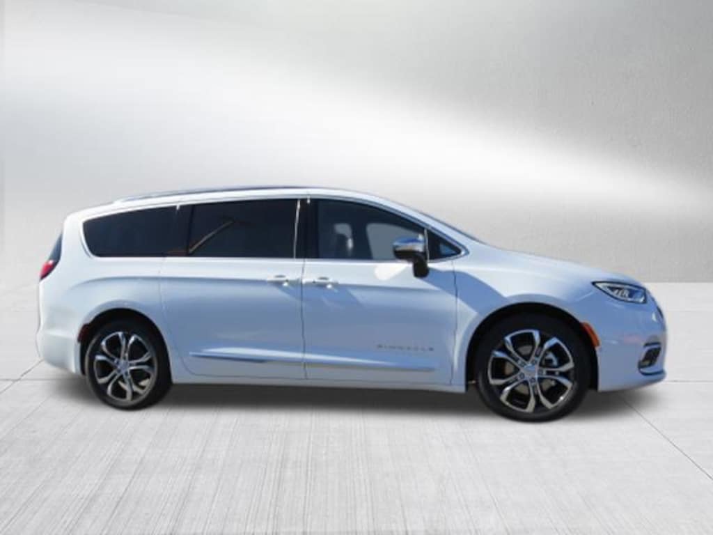 New 2026 Chrysler Pacifica PINNACLE Passenger Van