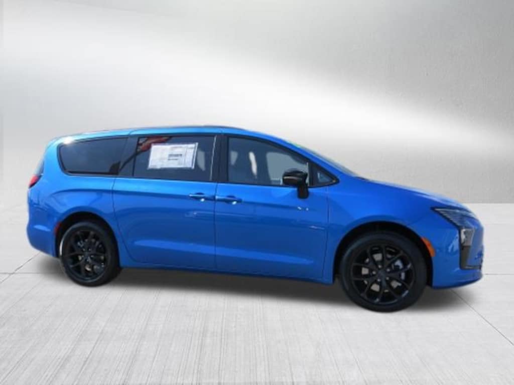 New 2027 Chrysler Pacifica Limited Passenger Van