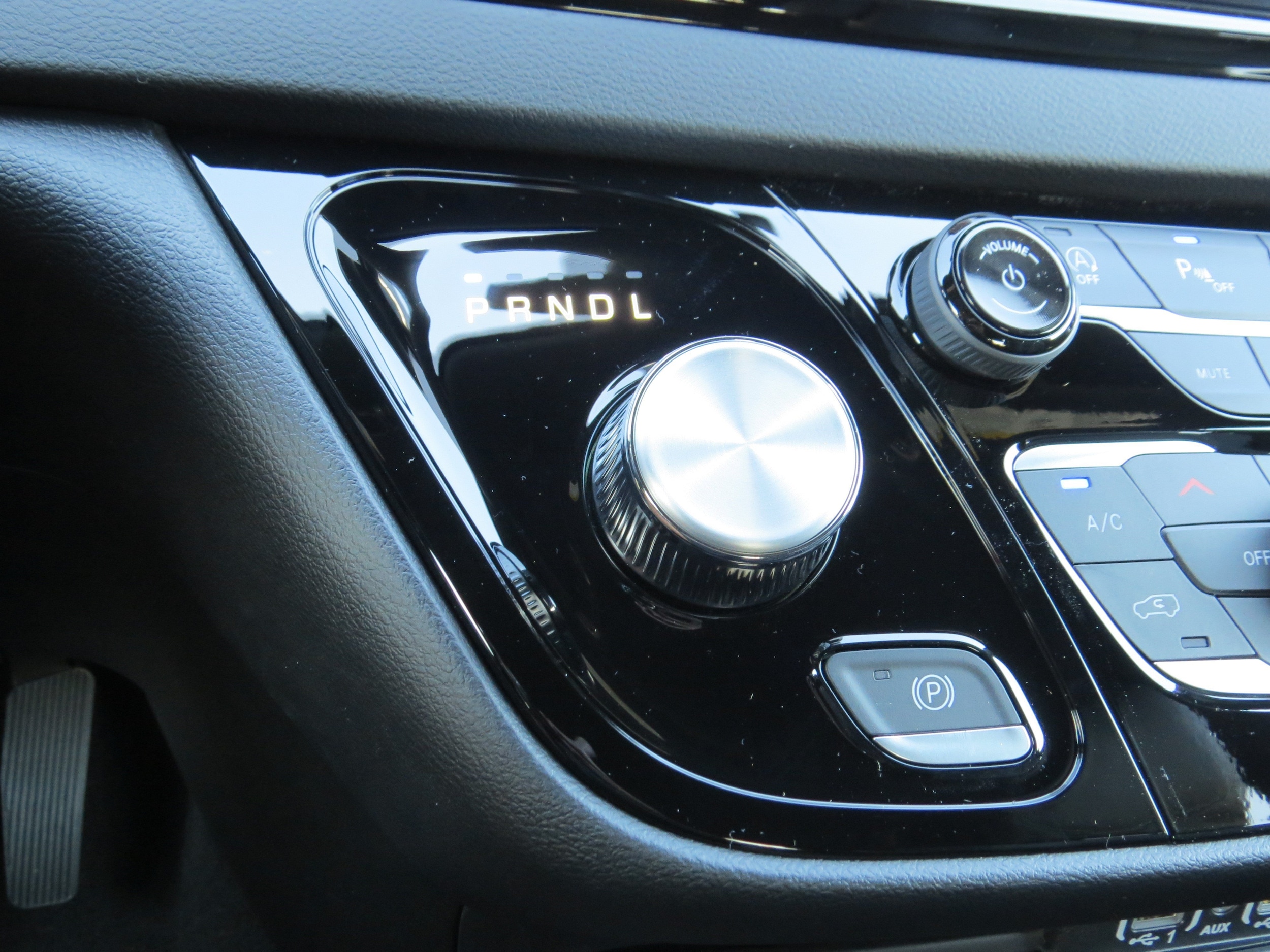 2025 Chrysler Voyager LX - Photo 27
