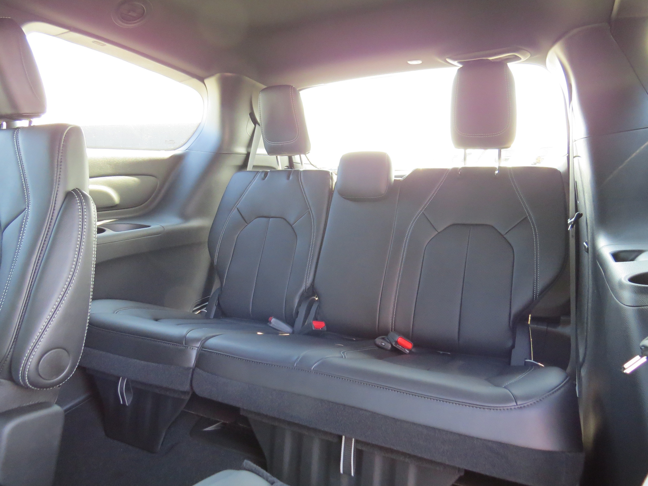 2025 Chrysler Voyager LX - Photo 16