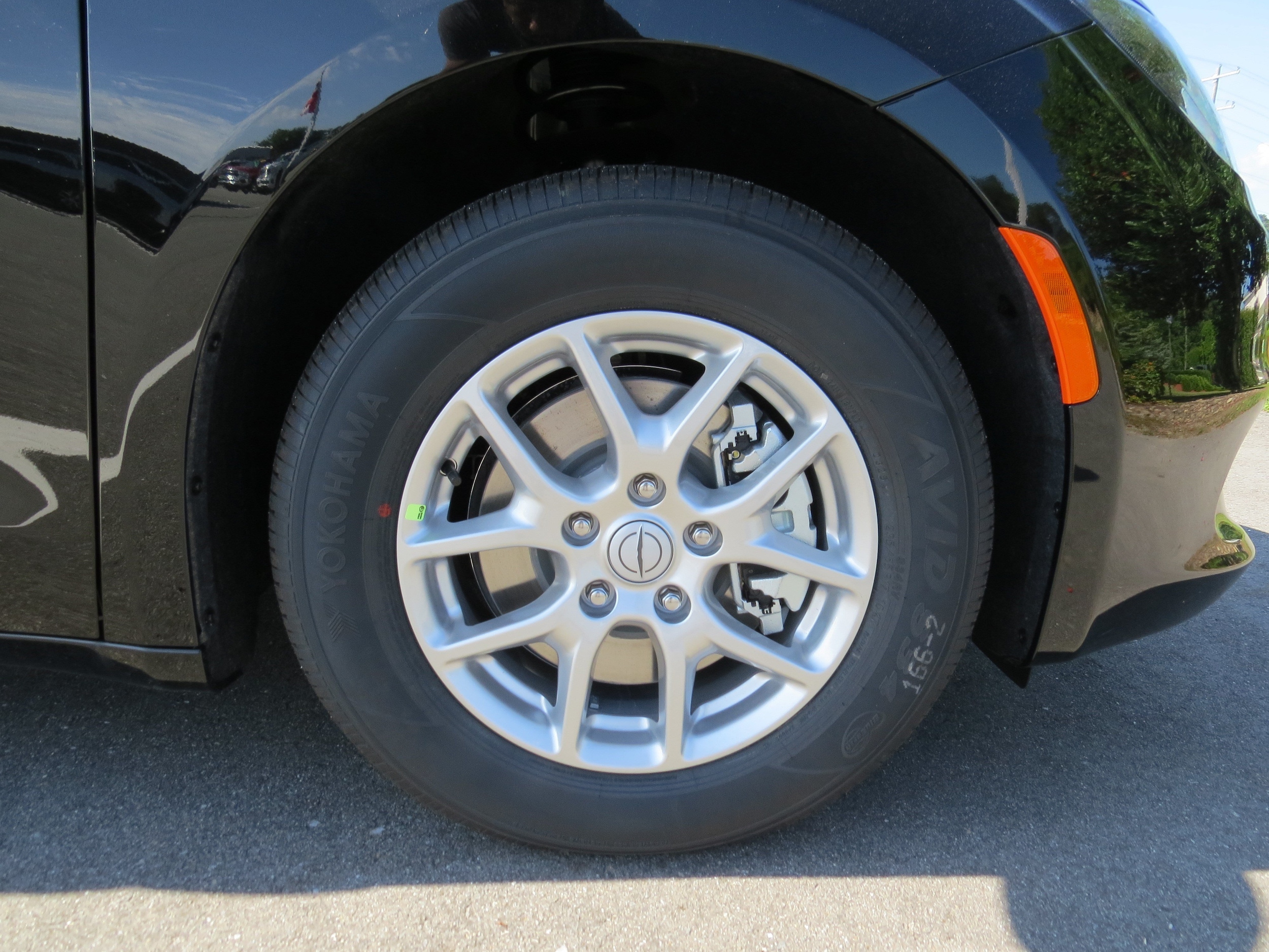 2025 Chrysler Voyager LX - Photo 10