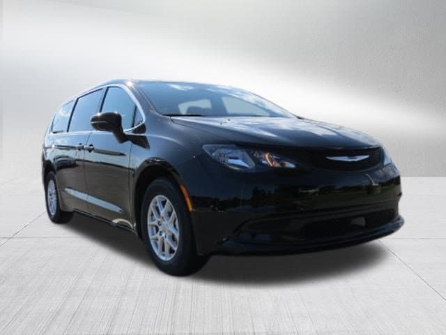 2025 Chrysler Voyager LX - Photo 9