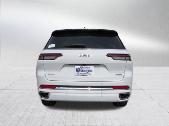 2025 Jeep Grand Cherokee Overland photo 4