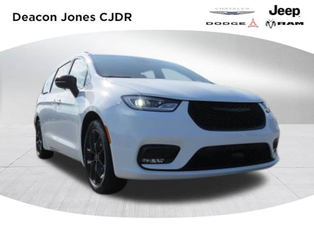 Used 2025 Chrysler Pacifica Limited Van Passenger Van