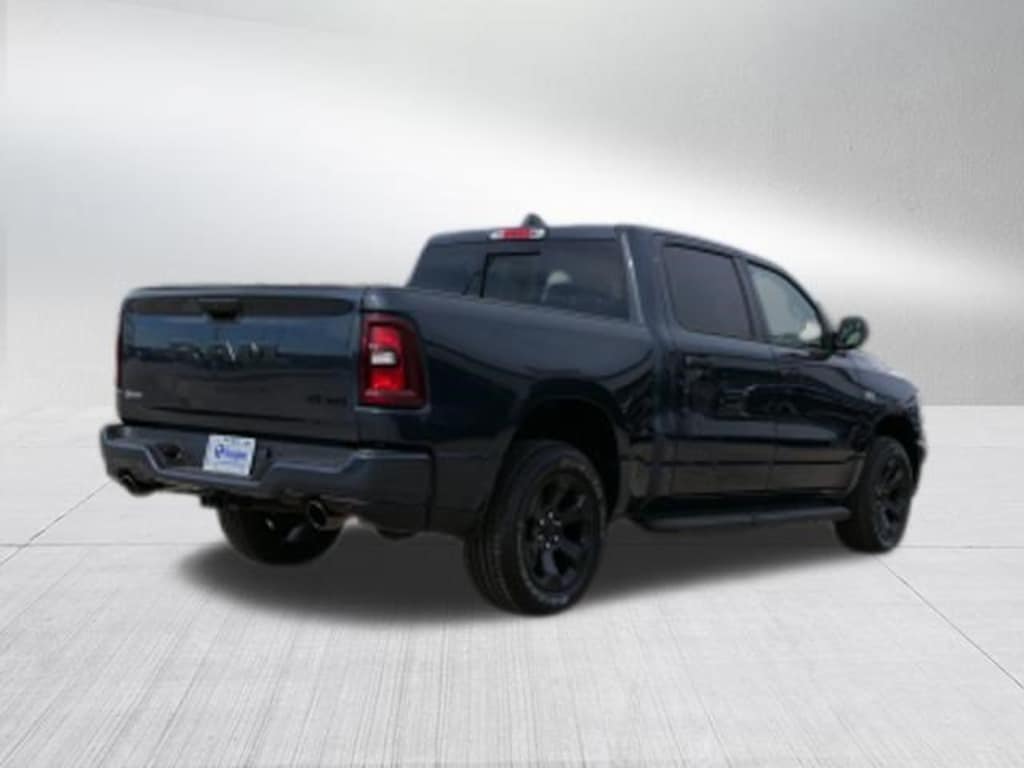 New 2026 Ram 1500 EXPRESS CREW CAB 4X4 5'7 BOX Pickup